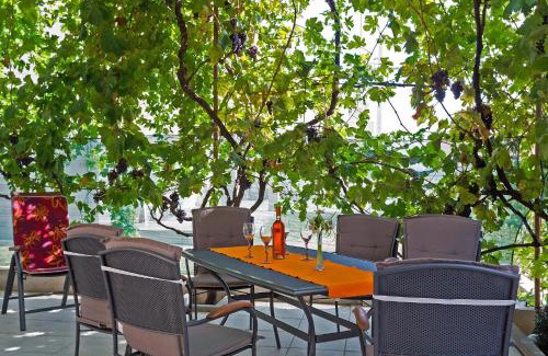 Seget Donji House | Family-Friendly Ani in Trogir - Guest Rated 9.8/10