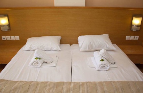 Zacharo House | Experience Anilio Plaza: Ocean Views & Relaxing Spa Retreat