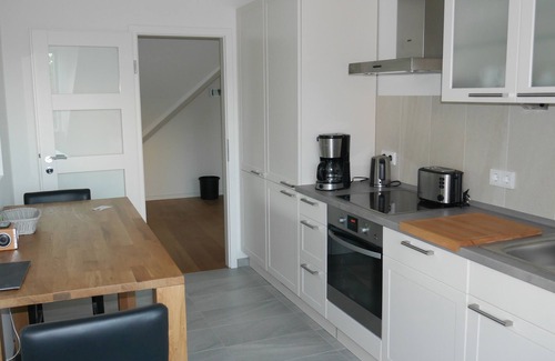 Wik Apartment | Bright & Modern Animas Apartment with Pool and Lake View