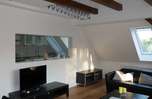 Wik Apartment | Bright & Modern Animas Apartment with Pool and Lake View