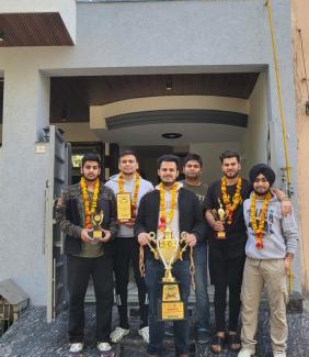 Agra Apartment | Highly Rated Anirudh Homestay with Child-Friendly Amenities