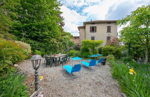 Gemonio House | Discover Anita Lake Fitness Retreat - Family & Pet Friendly
