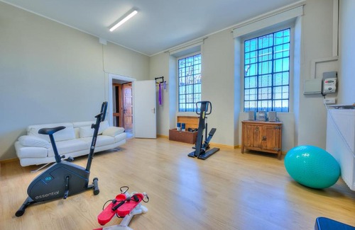 Gemonio House | Discover Anita Lake Fitness Retreat - Family & Pet Friendly