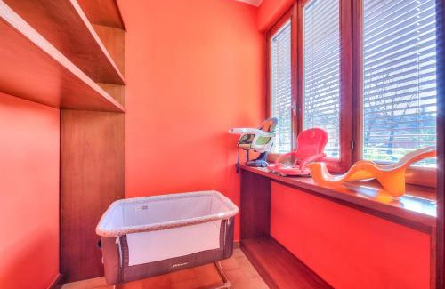 Gemonio House | Discover Anita Lake Fitness Retreat - Family & Pet Friendly