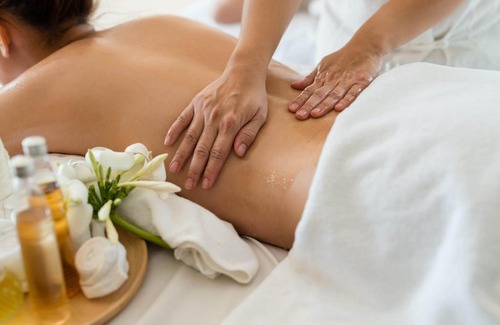 Sector 62 House | Relax at Anita Massage Center with Breakfast & Hot Tub