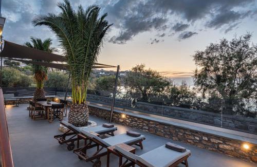 Kini Villa | Oceanfront Aniv Villa with Amazing 10/10 Guest Ratings