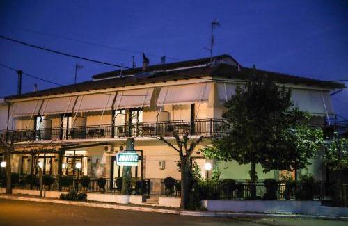 Loutra Ypatis House | Unwind at Anixis Hotel: Pet-Friendly with Hot Tub Bliss