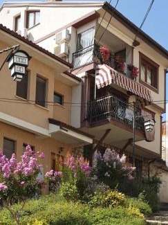 Varosh Apartment | Pet-Friendly ANJA Lake View with Perfect 10/10 Rating