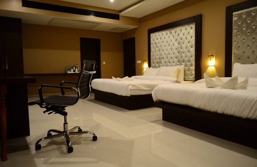 Ujjain Hotel | Discover Anjushree - Ujjain: 4-Star Pool & Spa Retreat