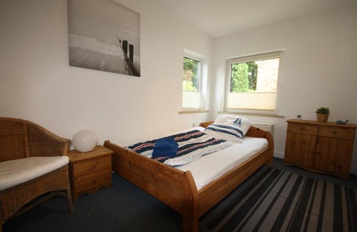 Westerronfeld House | Discover Ankerplatz: Cozy Stay by the Nord-Ostsee-Kanal