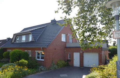 Rodemis Apartment | Family-Friendly Stay at Ankerplatz Husum in Cozy Surroundings