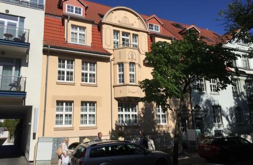Warnemuende Apartment | Seaside Retreat at Ankerplatz Warnemünde with Lighthouse Views
