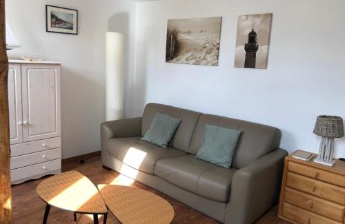 Warnemuende Apartment | Seaside Retreat at Ankerplatz Warnemünde with Lighthouse Views