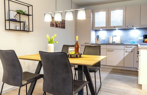 Dorumer Neufeld Apartment | Discover Ankerpunkt Südost: Garden Retreat with Sauna