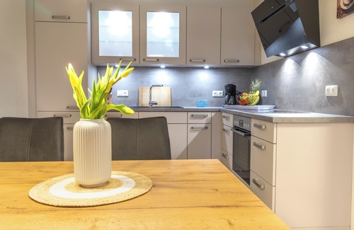 Dorumer Neufeld Apartment | Discover Ankerpunkt Südost: Garden Retreat with Sauna