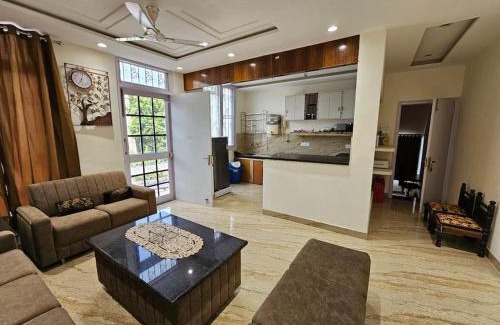 Amritsar Apartment | Cozy Ankhi's Villa: Ideal for Families with Breakfast Included
