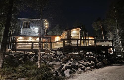 Lampivaara Villa | Discover Ankkalinna: 4-Star Family Haven with Hot Tub
