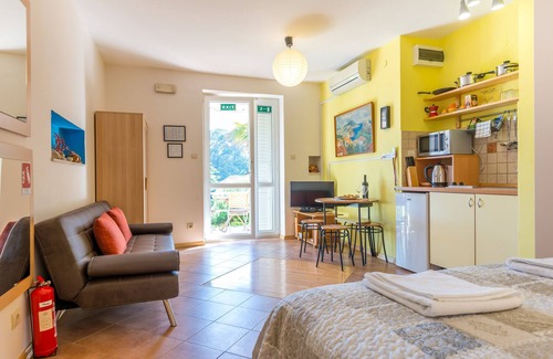 Pile Apartment | Stunning Ankora 2 Apartment with Terrace & Ocean View