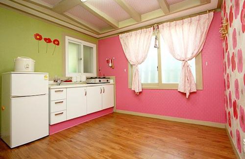 Gonam House | Anmyeondo Jeonyeok Noeul Pension