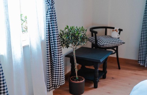 Porumbacu de Jos House | Experience ANNĂ DRAGĂ: Family-Friendly with Kitchen Amenities