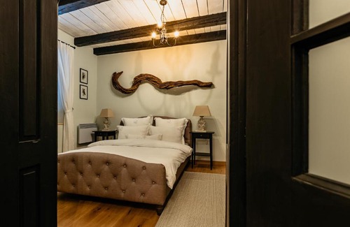 Porumbacu de Jos House | Experience ANNĂ DRAGĂ: Family-Friendly with Kitchen Amenities