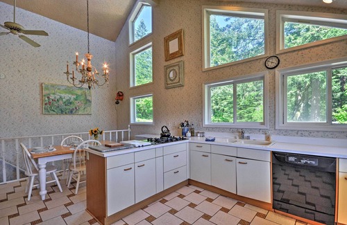 Stevenson Condo | Ann's Aerie: Scenic Views with Family-Friendly Amenities