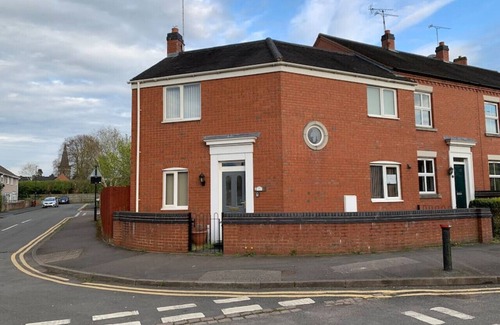 Rocester House | Pet-Friendly Kirsty's Home: Ideal Base for Alton Towers