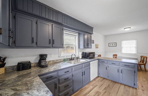 Warrensville Ski Chalet | Discover Ann's Mountain Retreat: Pet-Friendly Chalet Near West Jefferson