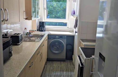 Greenock Apartment | Inviting Ann St Vacation Apartment in Greenock, UK