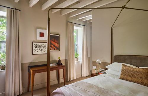 Fishtown Hotel | Discover Anna and Bel: Pet-Friendly Retreat with Pool