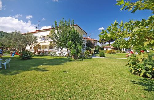 Vourvourou Apartment | Guest Rated 10/10: Family-Friendly Anna Manolaki Retreat