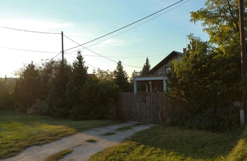 Telki House | Budget-Friendly Stay at Anna Hunor with Family Amenities