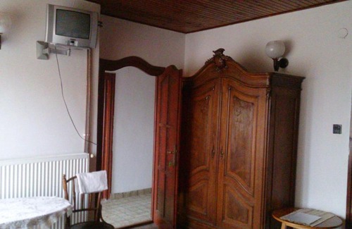 Telki House | Budget-Friendly Stay at Anna Hunor with Family Amenities
