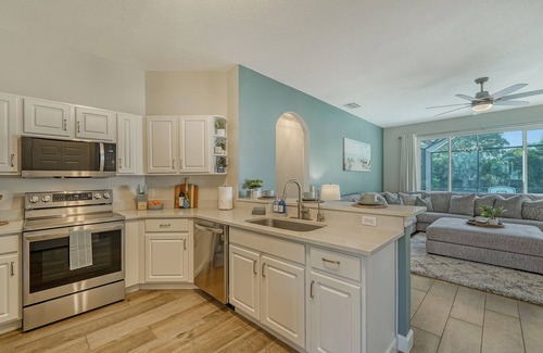 West Bradenton House | New Oceanfront Master Suite with Saltwater Pool & Yard