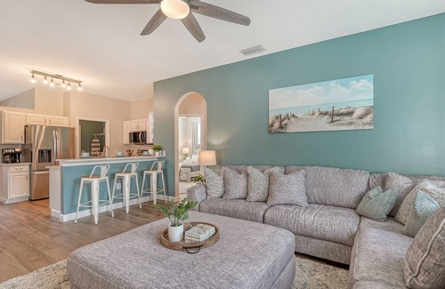 West Bradenton House | New Oceanfront Master Suite with Saltwater Pool & Yard