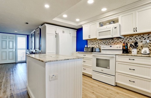 Bradenton Beach Condo | Top-Rated Anna Maria Island Club 31 with Oceanfront Views