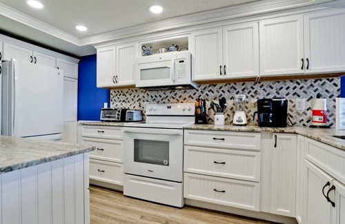 Bradenton Beach Condo | Top-Rated Anna Maria Island Club 31 with Oceanfront Views