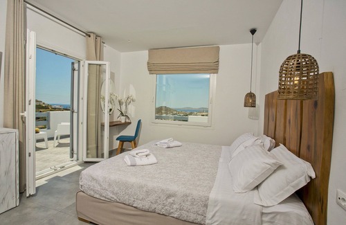 Glastros Hotel | Elegant Anna Maria Mykonos Hotel with Pool & Dining Options