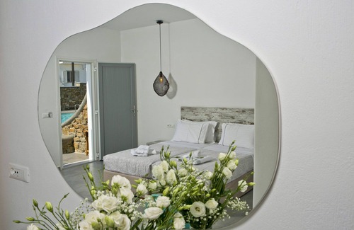 Glastros Hotel | Elegant Anna Maria Mykonos Hotel with Pool & Dining Options