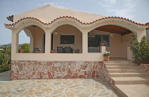 Sitia Villa | Cozy Anna's Family House: Ocean View & Kid-Friendly Stay