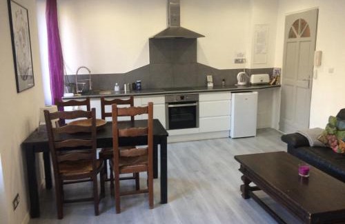 Lagrasse Apartment | Delightful Stay at Anna's Gîte - Pet & Child Friendly!