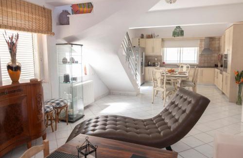 Petrokefalion House | Discover Anna's House: Oceanfront Retreat with Pet-Friendly Amenities