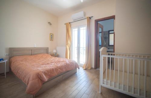 Petrokefalion House | Discover Anna's House: Oceanfront Retreat with Pet-Friendly Amenities