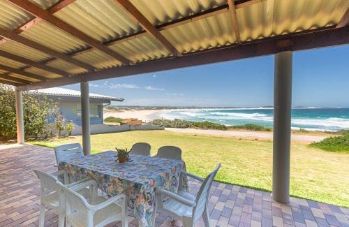 Cape Saint Francis House | Relax at Anna's On The Beach with Private Ocean Views