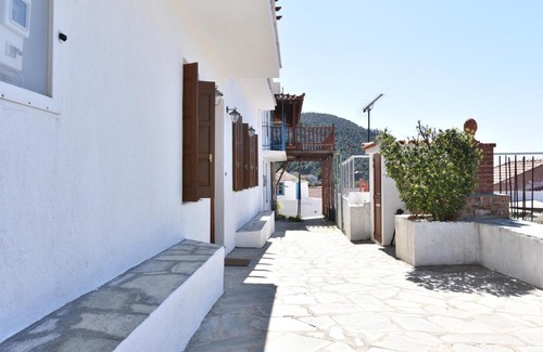 Xanthi Region House | Pet-Friendly Retreat at Anna's Summer House - 4-Star Stay