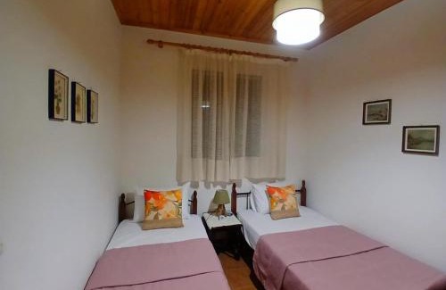 Vamvakou Villa | Anna's Village House in Tsintzina