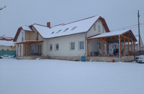 Szeleste House | Cozy Anna Vendégház Szeleste: Pet-Friendly Retreat