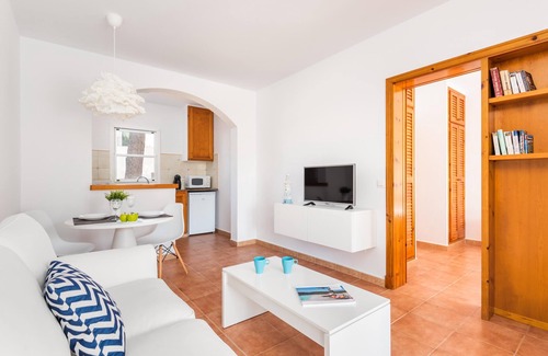 Serpentona Apartment | Inviting Stay at Annabel's Apartments with Pool & Spa