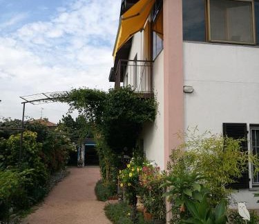 Somma Lombardo House | Family-Friendly Stay at Annabelle with a 9.5/10 Rating