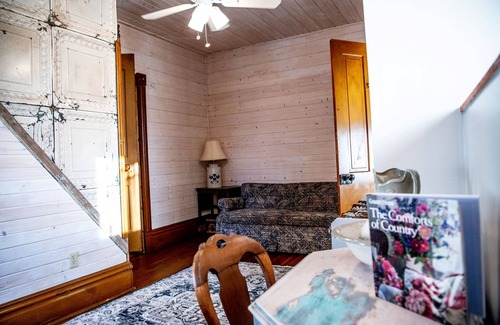 Dickerson Run Bed & Breakfast | Experience the AnnaLee Room at The Farmhouse B&B